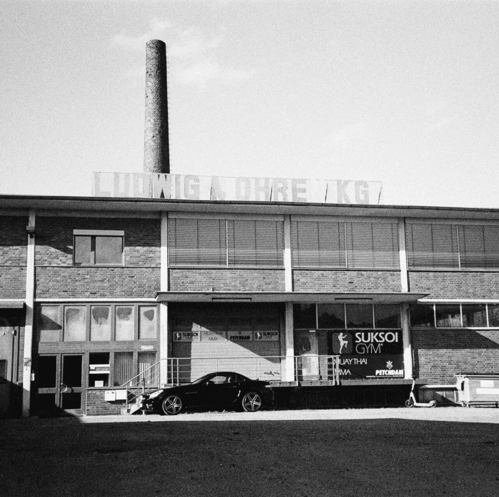 Huellas - Yacaré ft. Adrian Tucker